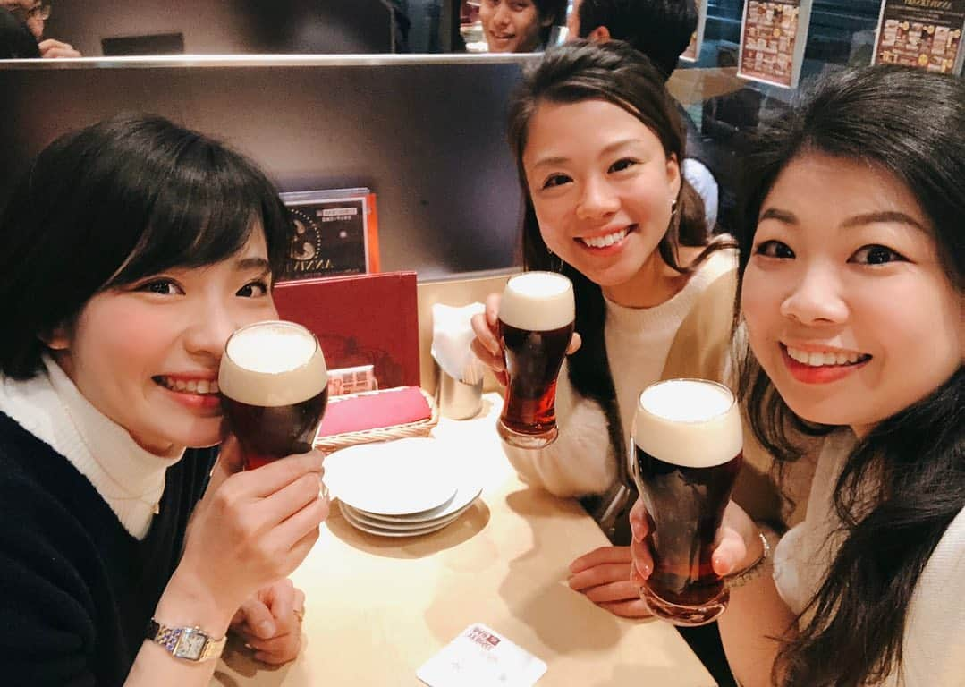 夢花らんさんのインスタグラム写真 - (夢花らんInstagram)「昨日は三軒飲み歩き🥰 色んなアドバイスもらったり、 お店教えてもらったり、 頼もしいお姉ちゃん達😉 超ピュアで純粋で可愛い みちかちゃん！ 国際結婚新婚妻😍4カ国語なんてペッラペラないくかちゃん！ 個性豊かよね〜！！ 私、自分からはなかなかご飯とか 誘わない子でね🙏 誘われたら、いつでもどこへでも 行くんだけど🥰  今年の目標は自分から誘おう☺️ だな💕 この1枚は次のお店まであと10分くらい！グビッといける❓って 強い！！ねぇーさん❤️ #飲む会  #みんな #元気」2月8日 11時40分 - yumehana.ran