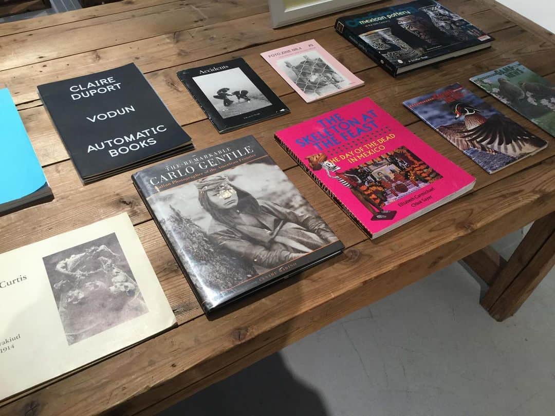 のインスタグラム：「. cpcmこだわりの洋書。 限定物もあります。 洋書は普段高いですが、 価格帯も¥1000から¥3000とお求めやすくなっています。  #cpcm  #閉店 #colse #closingsale #book #洋書」