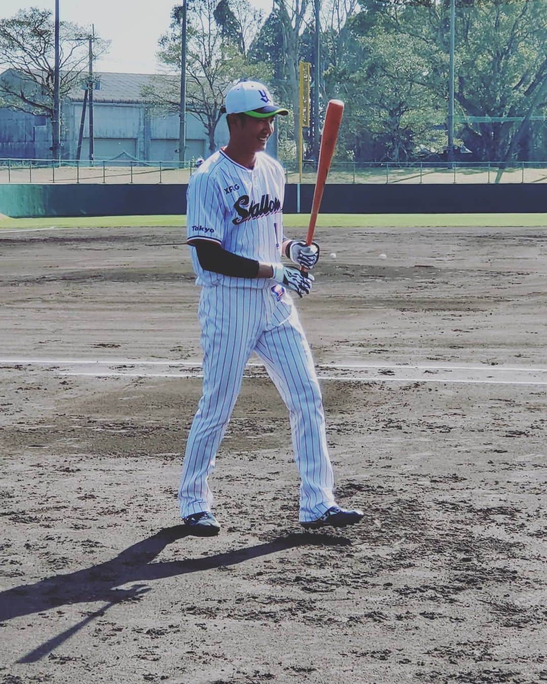 飯田嘉太のインスタグラム：「ヤクルトの二軍キャンプに来ています⚾  奥川投手は今日初の屋外でキャッチボールを行いました☺  表情も嬉しそうでした😆  今はバント練習に参加しています👏  #キャンプ #取材 #宮崎 #東京ヤクルトスワローズ #ヤクルト #swallows #星稜 #奥川恭伸 投手 #スマイル #smile #奥川スマイル #ピッチャー #石川テレビ #イイダスポーツ #アナウンサー #飯田嘉太」