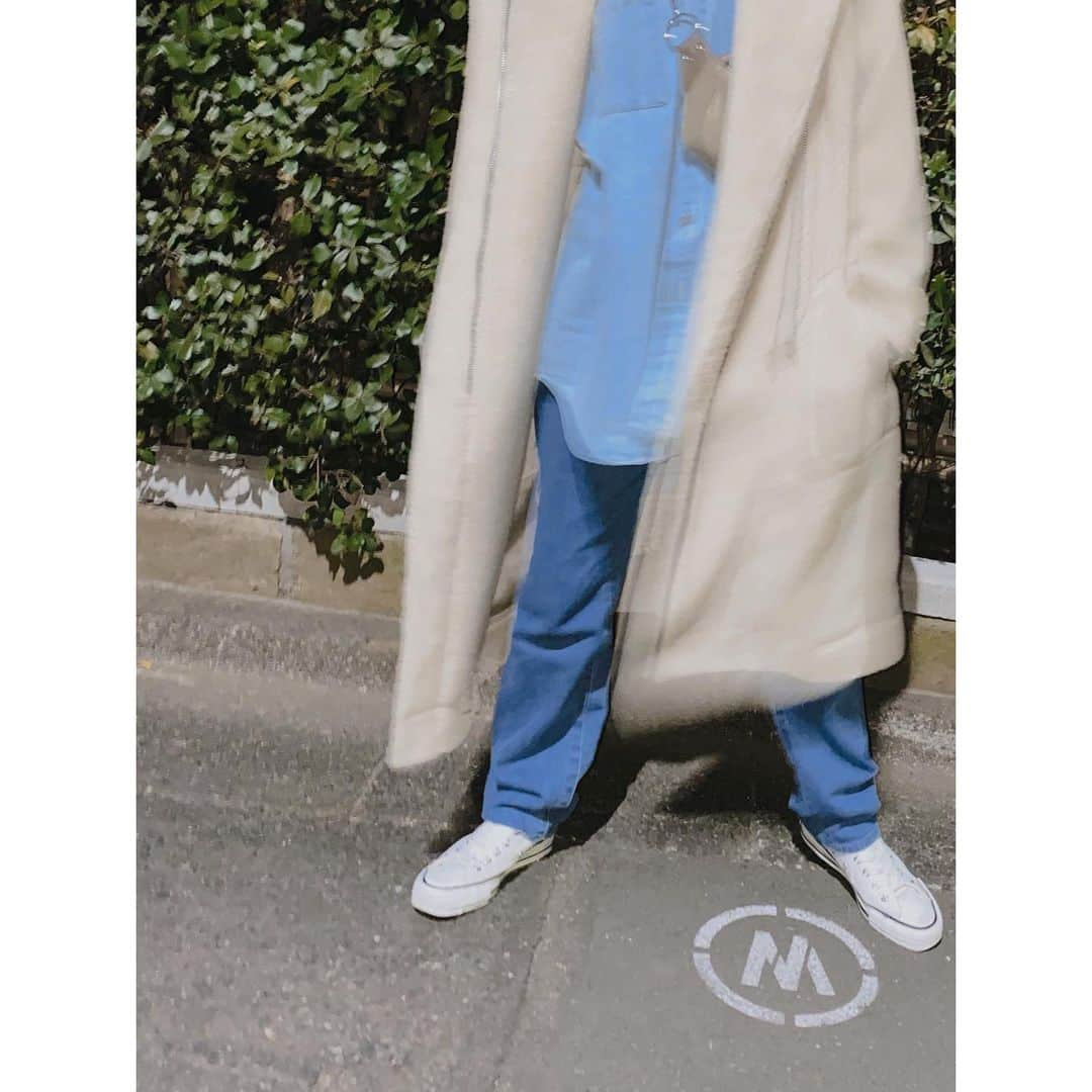 吉倉あおいさんのインスタグラム写真 - (吉倉あおいInstagram)「#まゆげの少年スタイル coat @j.c.m_official shirt @dholic_official denim @public_tokyo kicks @converse_jp bag @bershkacollection 今年のゲットアイテム、jcmのモコモココート🧥 何にでも合うし、メンズ物のトップス着てても着れるのでたくさん活躍！ 久しぶりにDENIM ON DENIM👖」2月8日 12時35分 - aoi_yoshikura