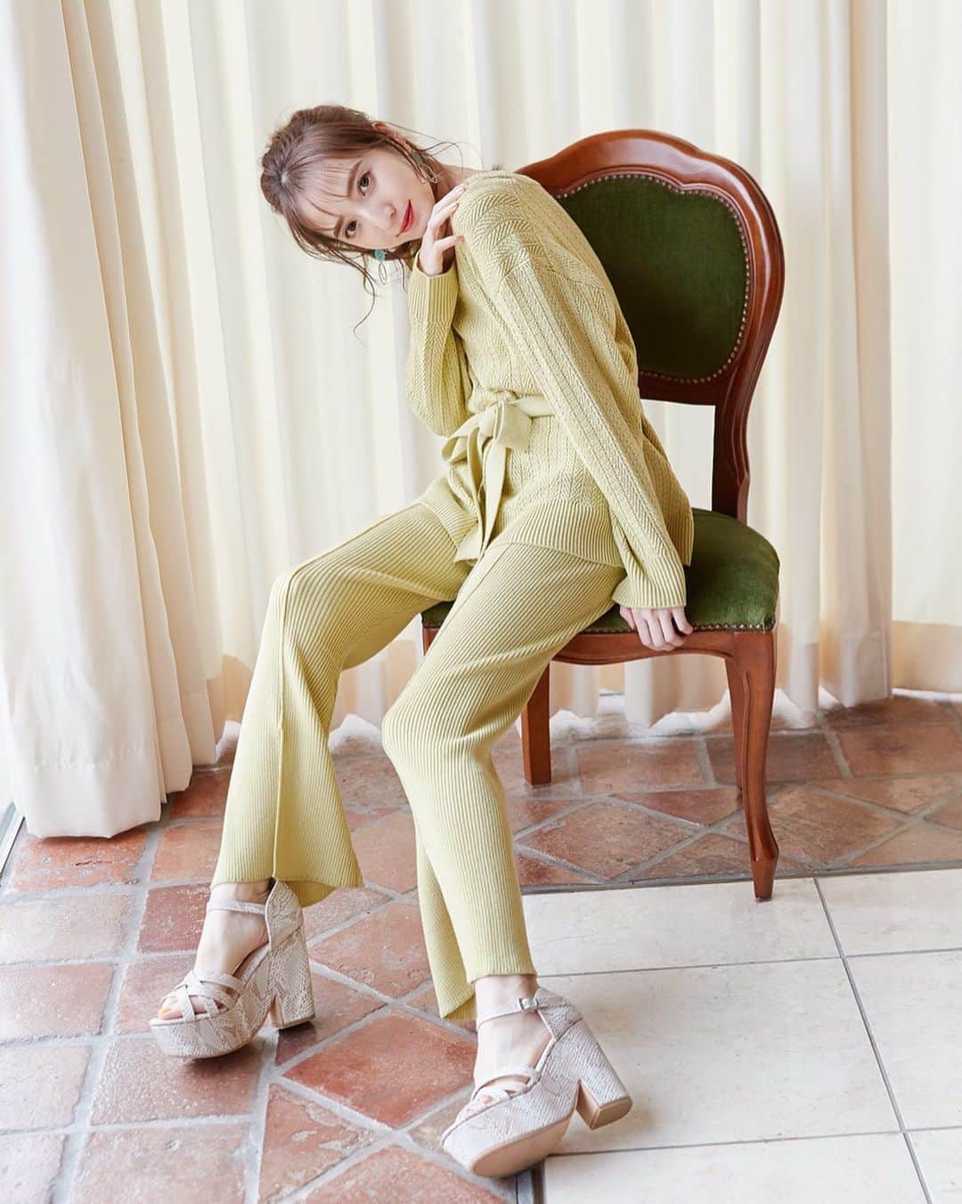 平木愛美のインスタグラム：「@miia_official web catalog ⚪️ webカタログが公開されました☺︎ #miia」