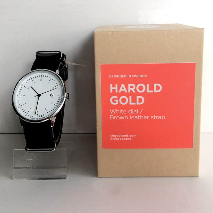フリーデザインさんのインスタグラム写真 - (フリーデザインInstagram)「. 今週の新入荷商品のご紹介です！ 1997年にスウェーデンで誕生したブランド「CHPO(チーポ)」の腕時計が入荷しました！ . ■チーポ 腕時計 ハロルド/ハロルドミニ 薄型のウォッチケースに、柔らかいレザーベルトを組み合わせたシンプルな腕時計。フォーマルにもカジュアルにも合わせやすいアイテムです。２サイズ展開なので、大切な方とペアでのご購入もおすすめです。カラーは、ブラックxシルバーとブラウンxゴールドの2色です。 . . ▼詳細はプロフィールのリンクからご覧いただけます。 → @freedesign_jp . 【取扱店舗】 #フリーデザイン吉祥寺店 . . #CHPO #チーポ #HAROLD #HAROLDmini #WATCH #腕時計 #ウォッチ #ペアウォッチ #スウェーデン #ライフスタイルショップ #インテリアショップ #シンプルライフ #シンプルな暮らし #雑貨店 #zakka #雑貨屋 #暮らし #暮らしを楽しむ #丁寧な暮らし #freedesign #フリーデザイン #吉祥寺 #kichijoji」2月8日 12時33分 - freedesign_jp