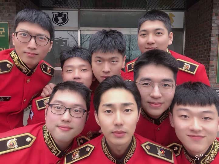 Jay のインスタグラム：「전역(2018.06.19-2020.02.08)」