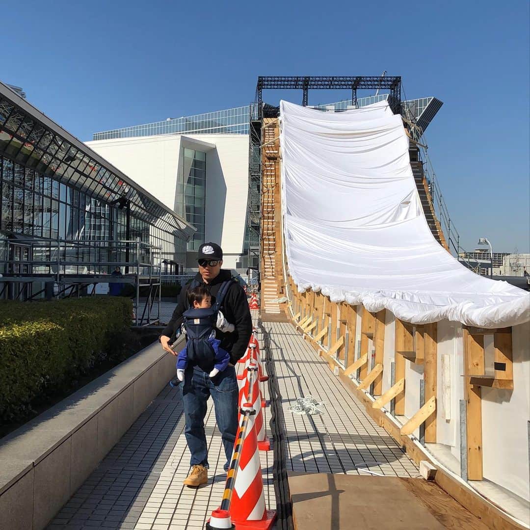 鈴木雅仁のインスタグラム：「• RedBull Ice Cross 横浜 大会まで、後1週間！  クラウドファンディングのご協力よろしくお願いします。 https://motion-gallery.net/projects/suzuki_masahito 検索ワード (クラウドファンディング　鈴木雅仁)  @tsukijikajuu  @the.anko  @hayashifruits_official  @yawataya.isogoro  @byglandtech  @hockeyshop_max  @globalwifi_official  #八戸エスプロモ #八戸おきな  #redbullicecross #レッドブルアイスクロス #アイスホッケー　#スキー　#スノボー　#レッドブル　#エクストリームスポーツ」