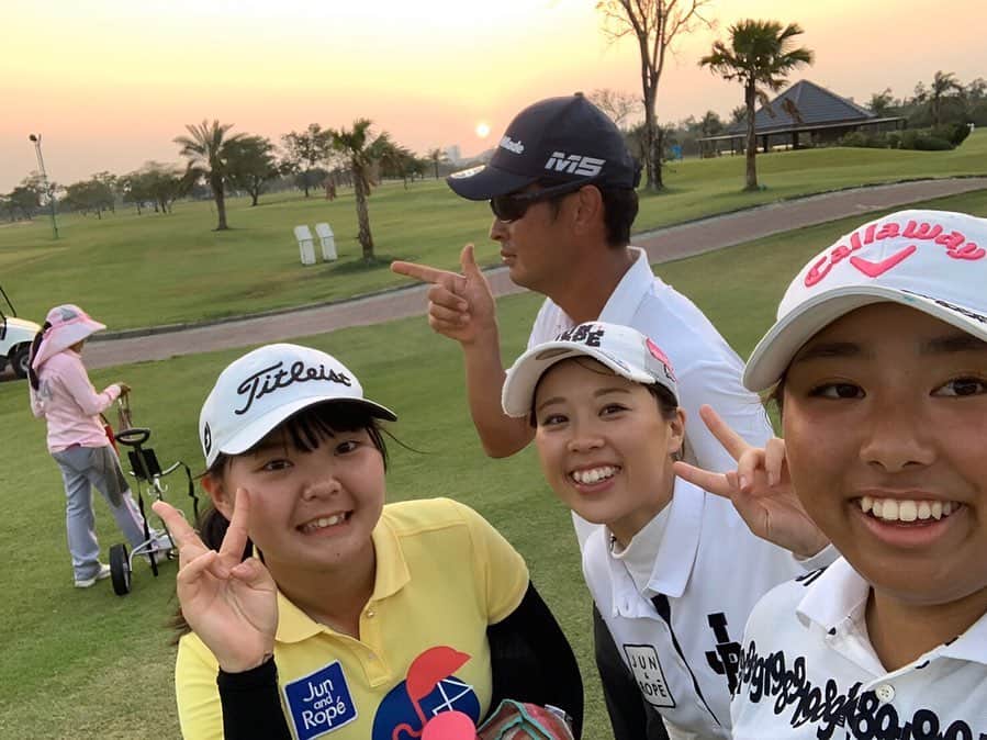 笹原優美さんのインスタグラム写真 - (笹原優美Instagram)「☆ TeamWADAタイ合宿が終了しました⛳️🇹🇭✨ @teamwada_golf  今回チーム初の海外合宿！ とても充実した一週間でした。 この時期に暖かい場所でゴルフができるなんて何て幸せなんでしょう...😭✨ お忙しい中、合宿を企画してくださった和田コーチ。 そして今回の合宿を何から何までコーディネートしてくださった谷口様。 この合宿に向けて、お力添えくださった全てのみなさんに心から感謝いたします🍀 本当にありがとうございました！！ . . #teamwada #ゴルフ#golf#กอล์ฟ#ゴルフ合宿 #タイ#Thailand #バンプーゴルフクラブ 🦀⛳️ #bangpoogolfandsportsclub  #ขอบคุณค่ะ」2月8日 12時57分 - yumi_sasahara_official