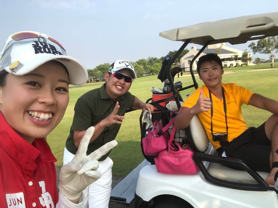 笹原優美さんのインスタグラム写真 - (笹原優美Instagram)「☆ TeamWADAタイ合宿が終了しました⛳️🇹🇭✨ @teamwada_golf  今回チーム初の海外合宿！ とても充実した一週間でした。 この時期に暖かい場所でゴルフができるなんて何て幸せなんでしょう...😭✨ お忙しい中、合宿を企画してくださった和田コーチ。 そして今回の合宿を何から何までコーディネートしてくださった谷口様。 この合宿に向けて、お力添えくださった全てのみなさんに心から感謝いたします🍀 本当にありがとうございました！！ . . #teamwada #ゴルフ#golf#กอล์ฟ#ゴルフ合宿 #タイ#Thailand #バンプーゴルフクラブ 🦀⛳️ #bangpoogolfandsportsclub  #ขอบคุณค่ะ」2月8日 12時57分 - yumi_sasahara_official