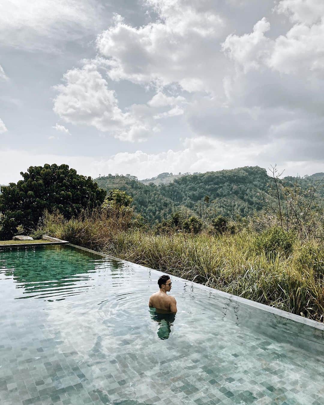 三浦大地さんのインスタグラム写真 - (三浦大地Instagram)「Santani Wellness Resort&Spa  暑くもない、寒くもない、絶妙で最高の気候。  #srilanka #santani #santaniwellnessresortandspa #pool #大地球散歩」2月8日 14時12分 - daichi_1127