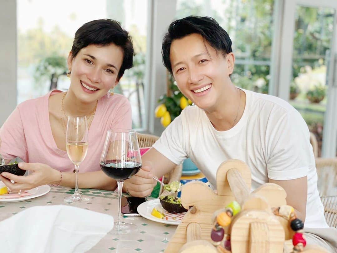 セリーナ・ジェイドのインスタグラム：「Happy birthday to my loving husband! @realhangeng  May you always be healthy and happy. I love you to the moon and back! May we all cherish precious times with our family and may gratitude forever fill our hearts. Praying for a fast recovery for our friends in China during these hard times. Pls be safe everyone! #whenstarmeetsmoon」