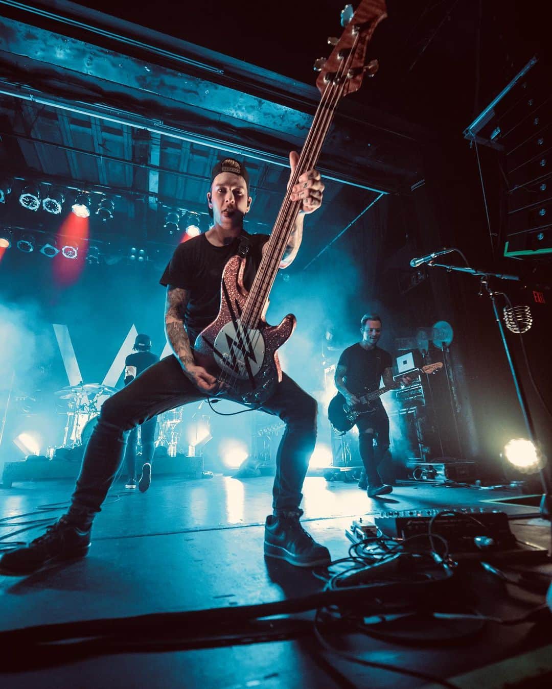ジャスティン・ヒルズのインスタグラム：「Last show of #themedicinetour in Grand Rapids at @sectionlive today. What a great tour. Thank you to everyone who came out. Let’s see what you got today GR! Hometown show babyyyyyyy @sleepingwithsirens @setitoff @belmontmusic @pointnorthband」