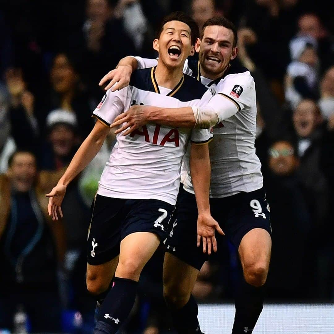 トッテナム・ホットスパーFCさんのインスタグラム写真 - (トッテナム・ホットスパーFCInstagram)「🇰🇷 🏆 Sonny loves the Cup! #COYS #THFC」2月9日 0時05分 - spursofficial