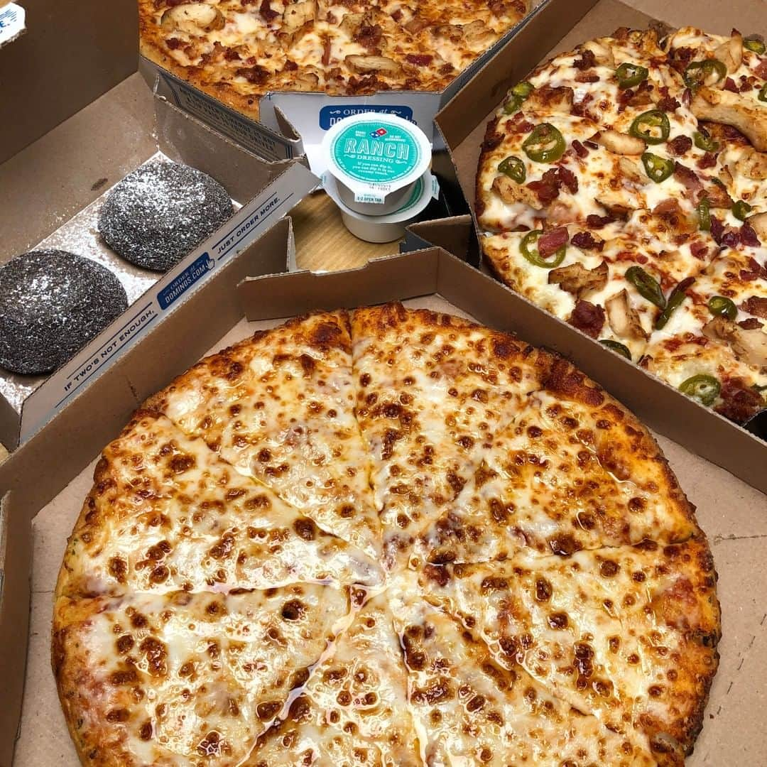 Domino's Pizzaさんのインスタグラム写真 - (Domino's PizzaInstagram)「🚨👉🍕 TOMORROW IS #NATIONALPIZZADAY and we’re giving away FREE PIZZA FOR A YEAR! 🍕👈🚨 Here’s how to enter: 1. LIKE this post 2. TAG a friend in the comments below for a chance to #WinDominosPizza.  NO PURCHASE NECESSARY. Legal residents of the 50 U.S. (D.C.), 13 +. Enter by 2/9/20 at 11:59 p.m. ET. For Official Rules, including odds & prize description, see rules in bio. Void where prohibited.」2月9日 0時01分 - dominos