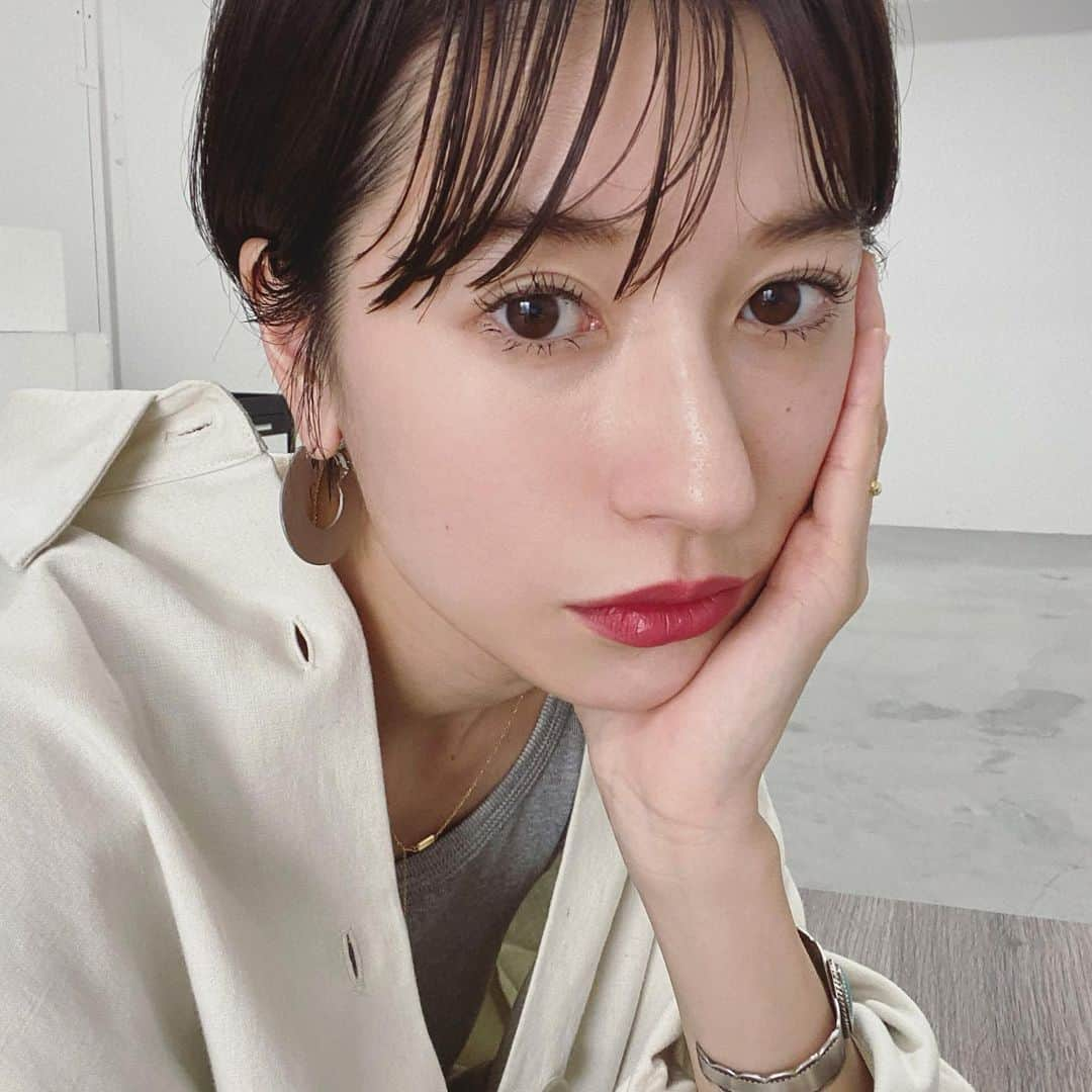 松本恵奈さんのインスタグラム写真 - (松本恵奈Instagram)「久々にPNK LIP. この前頂いたCHANELのカメリア607番です◎ もっと暖かくなってきてスタイリングも軽くなってきたらすごく使えそうだな👌🏻 #chanel #lip #カメリア #607」2月9日 0時02分 - ena1123