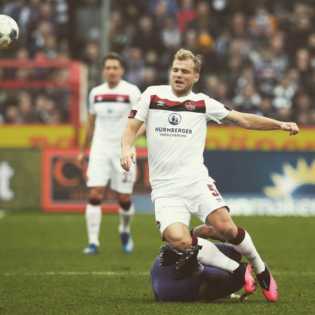 ヨハネス・ガイスのインスタグラム：「3+ 🙏🏼🤙🏼🤪 Danke für die Unterstützung #12mann 🔴⚫️」