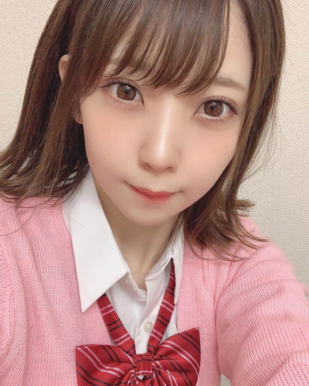 秋山依里さんのインスタグラム写真 - (秋山依里Instagram)「♡﻿ ﻿ 撮影会にて、三十路を迎えてから初の制服🌸 バレンタインが近いので可愛い感じの色で( * ◜ω◝ ) ﻿ #onedrop撮影会 #撮影会 #コスプレ #コスプレ写真 #コスプレイヤー #被写体  #制服 #교복 #JK風 #highschoolgirl  #schoolgirl #schooluniform #japanesegirl #japanesecosplay #cosplay #cosplaygirl #cosplayer #cosplayphoto #cosplayofinstagram #cosplayselfie #selfie #model #自撮り #코스프레 #角色扮演 #いつかのあきやまさん﻿ #動くあきやまさん」2月9日 0時49分 - akiyama__eri