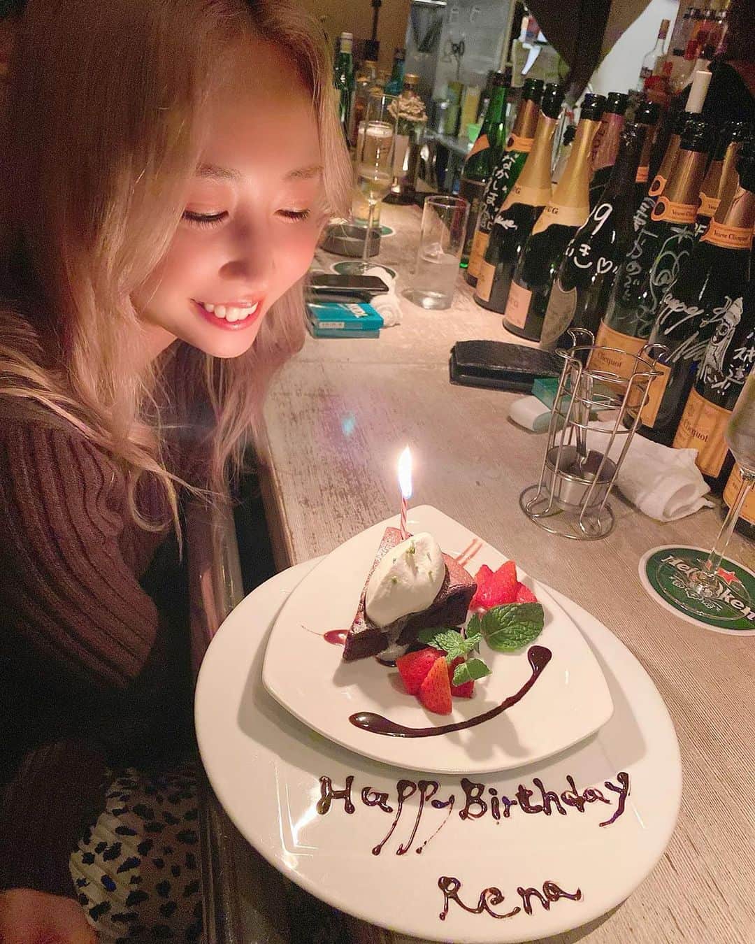 榊原伶奈のインスタグラム：「2月1日で29歳になりましたっ🎂❤️✨ ラスト20台🙄🙃笑 実感ないけど今年も良い年にしましょっ💫 #誕生日　#2月うまれ」