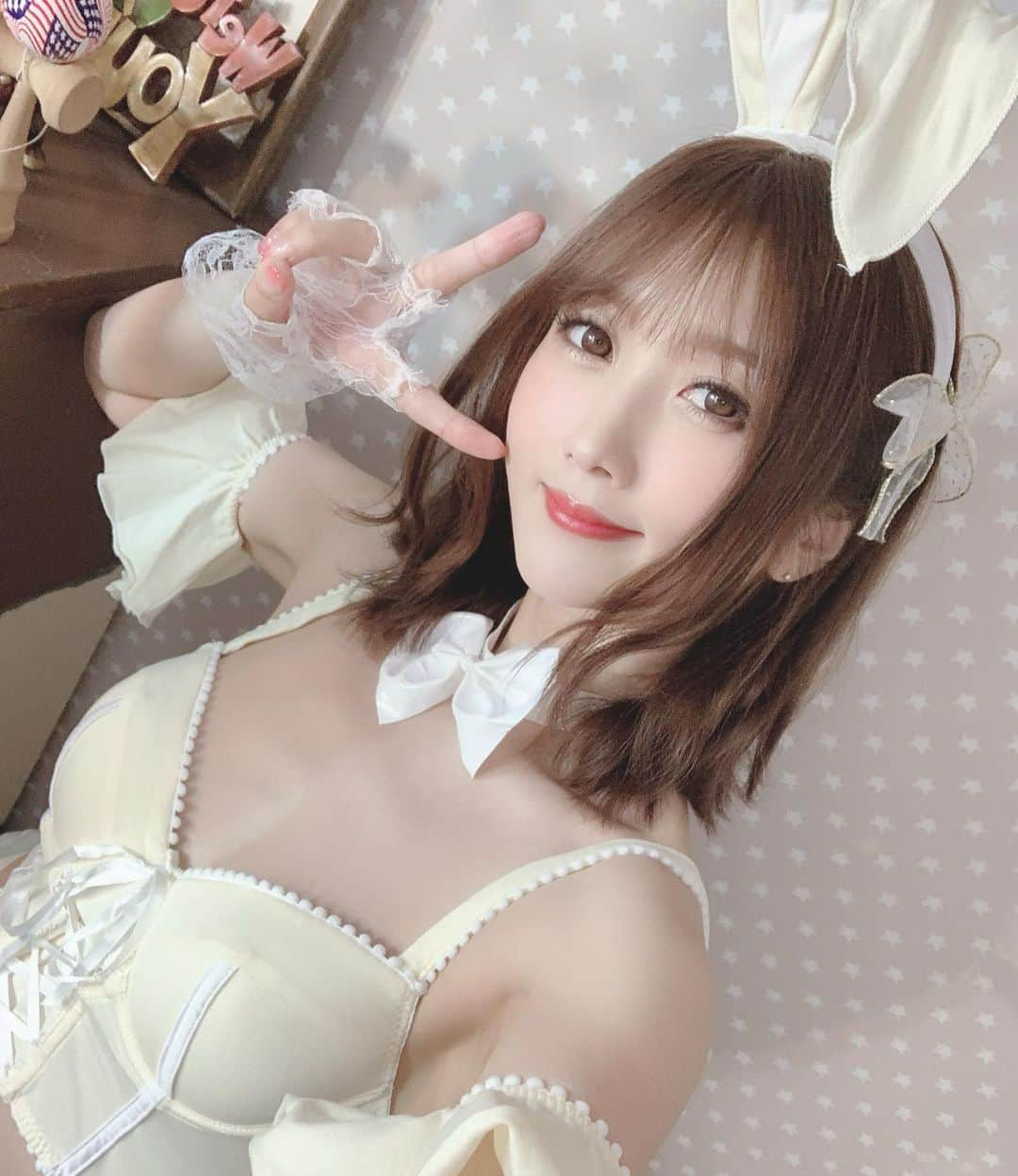 大槻ひびきさんのインスタグラム写真 - (大槻ひびきInstagram)「うさぎ🐰 #japan #rabbit #コスプレ #うさぎ #写真集 #クラウドファンディング」2月9日 1時05分 - yanhibi0221