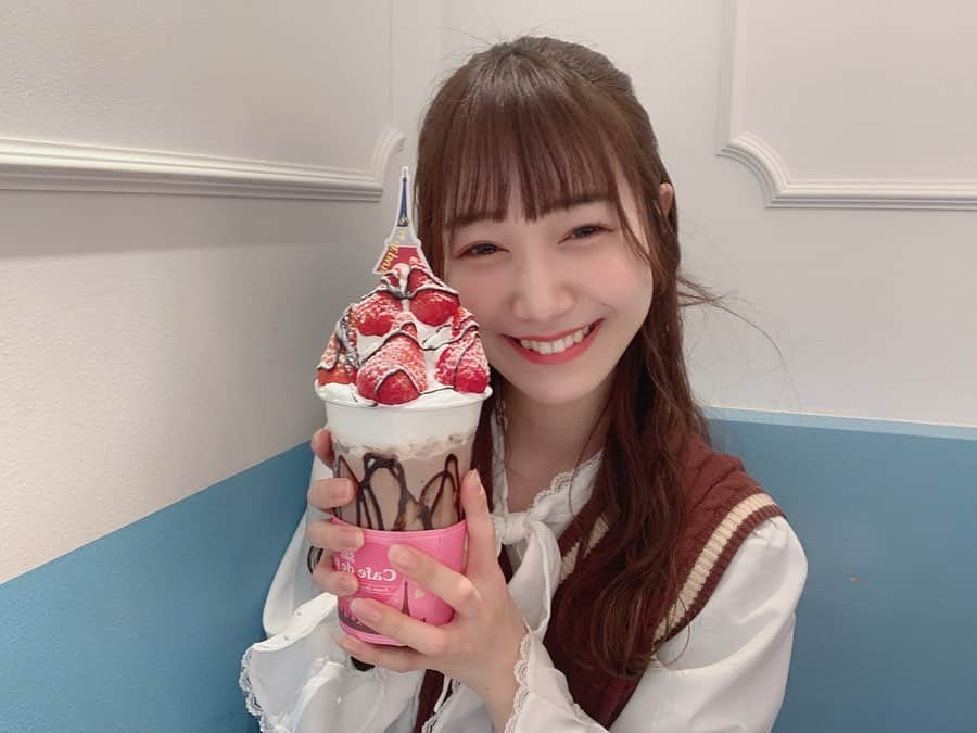 阪上晴香さんのインスタグラム写真 - (阪上晴香Instagram)「チョコ好きだから食べた〜🤤💗 あやとラブラブしながら食べたよ😚❤️笑笑 ・ ・ ・ #emsexcite #エムズエキサイト #カフェドパリ #cafedeparis #東京カフェ #新宿カフェ」2月8日 16時06分 - haruka__0616