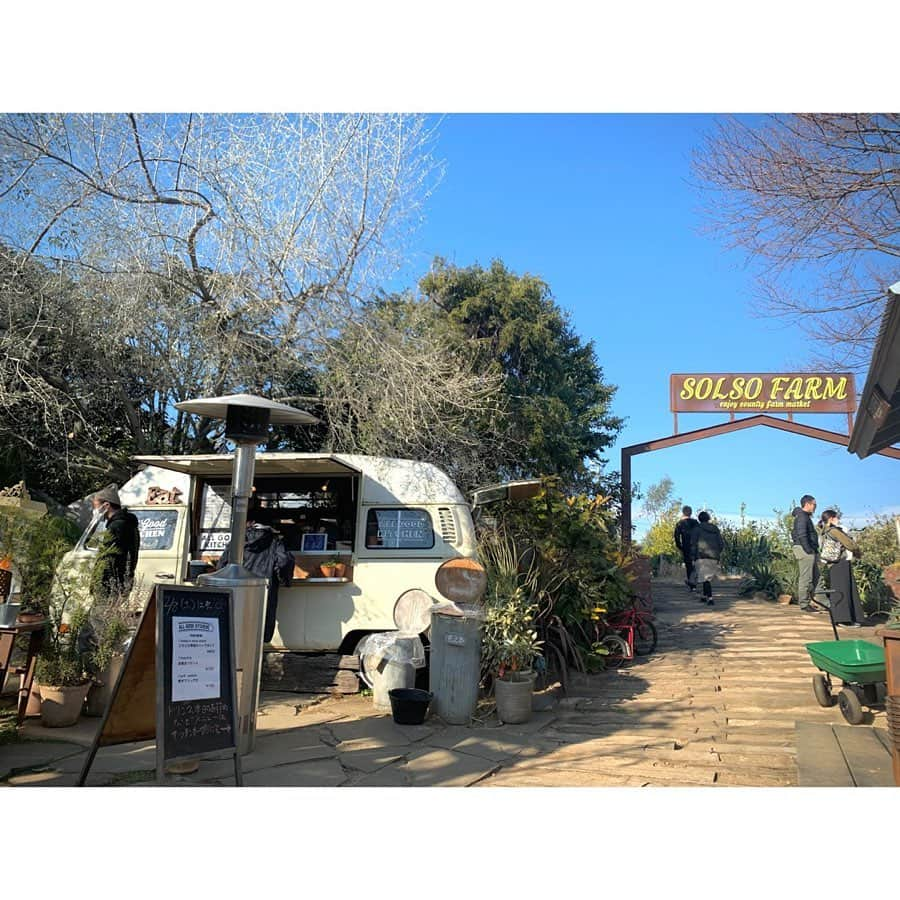 土井地恵理子さんのインスタグラム写真 - (土井地恵理子Instagram)「・ 久々のSOLSO FARM Mexico Festivalをやってた🇲🇽 ・ やっぱりここは気持ち良い◡̈ 前は家が近かったので よく来てた🌳 我が家の植物も 結構ここから来てるものは多い。 ・ 今日はとりあえず構想を膨らませて。 グリーンも家族だから 慎重にお迎えします😝🌿 うちにあるグリーンも 鉢を替えてみようかな。 ・ ・ 誘ってくれてありがと！ @ttvip8600  @mayun_3 ・ ・ #solsofarm #野川 #green #interior #グリーンのある暮らし #solsofarmでもポケモン😂」2月8日 16時47分 - ericodoiji