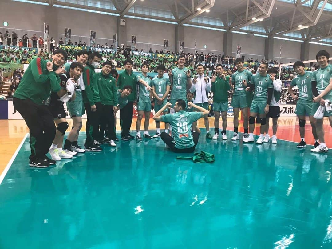 小野寺太志さんのインスタグラム写真 - (小野寺太志Instagram)「… vs FC TOKYO 3-0 WIN !!! 明日もチーム一丸で頑張りましょう🙃 #0208 #20勝目 #jtthunders #JTサンダーズ広島 #Vリーグはバレーだよ」2月8日 16時48分 - taishi.o