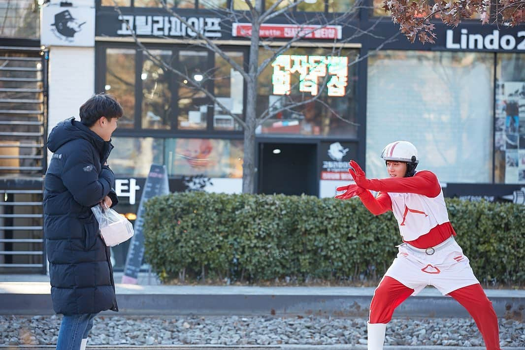 ファン・チヨルさんのインスタグラム写真 - (ファン・チヨルInstagram)「비쥬얼로 뽑으셨다고 하셔서 잠깐이지만 기분좋았어요 플레이어 화이팅!!#tvn #플레이어 #Xtvn #이수근 #김동현 #황제성 #황치열 #이용진 #이진호 #이이경 #정혁 #토요일 저녁 6시 10분」2月8日 16時43分 - chiyeul7102