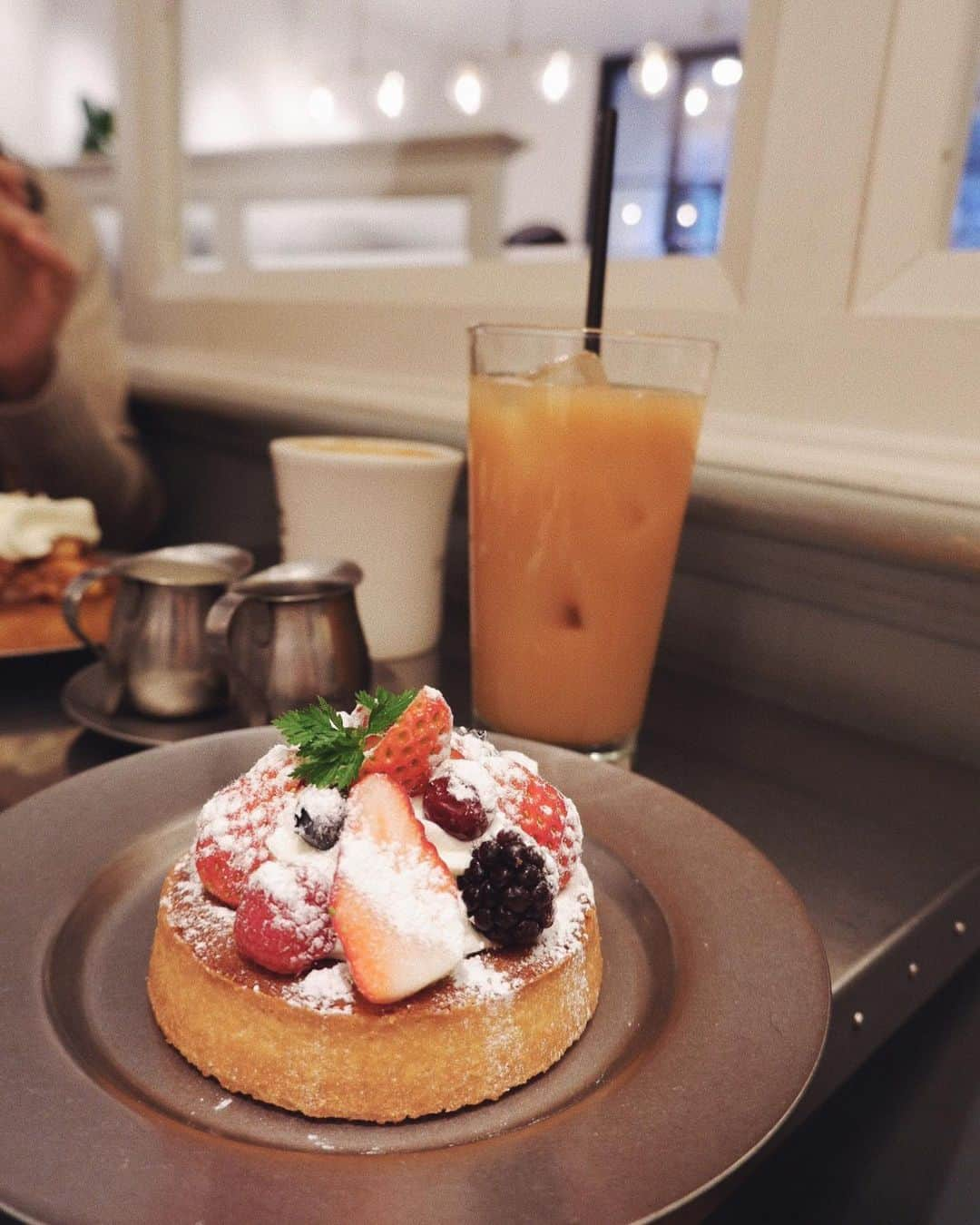 松岡那夏さんのインスタグラム写真 - (松岡那夏Instagram)「☺︎🍴 . . . . . #Tokyo #Tokyocafe #japan #cafe #cafes #coffeesand #cafelatte #omotesando #omotesandocafe #lohasbeanscoffee  #カフェ #カフェ巡り #おしゃれカフェ #ラテ #カフェラテ #コーヒースタンド #都内カフェ #東京カフェ #表参道カフェ」2月8日 17時01分 - naka_matsuoka