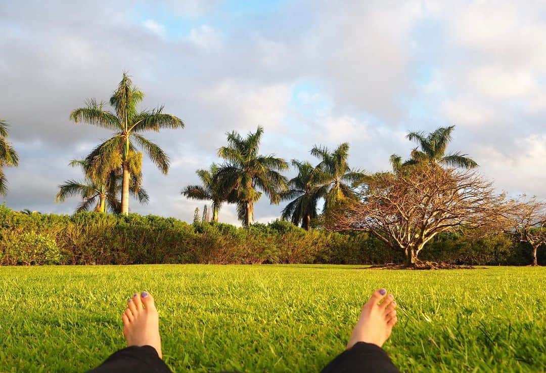 青山美郷さんのインスタグラム写真 - (青山美郷Instagram)「・ いつだって寝転べる場所があるって最高だったなぁ。  #kauai#hawaii#imisskauai」2月8日 17時08分 - aoyama_misato