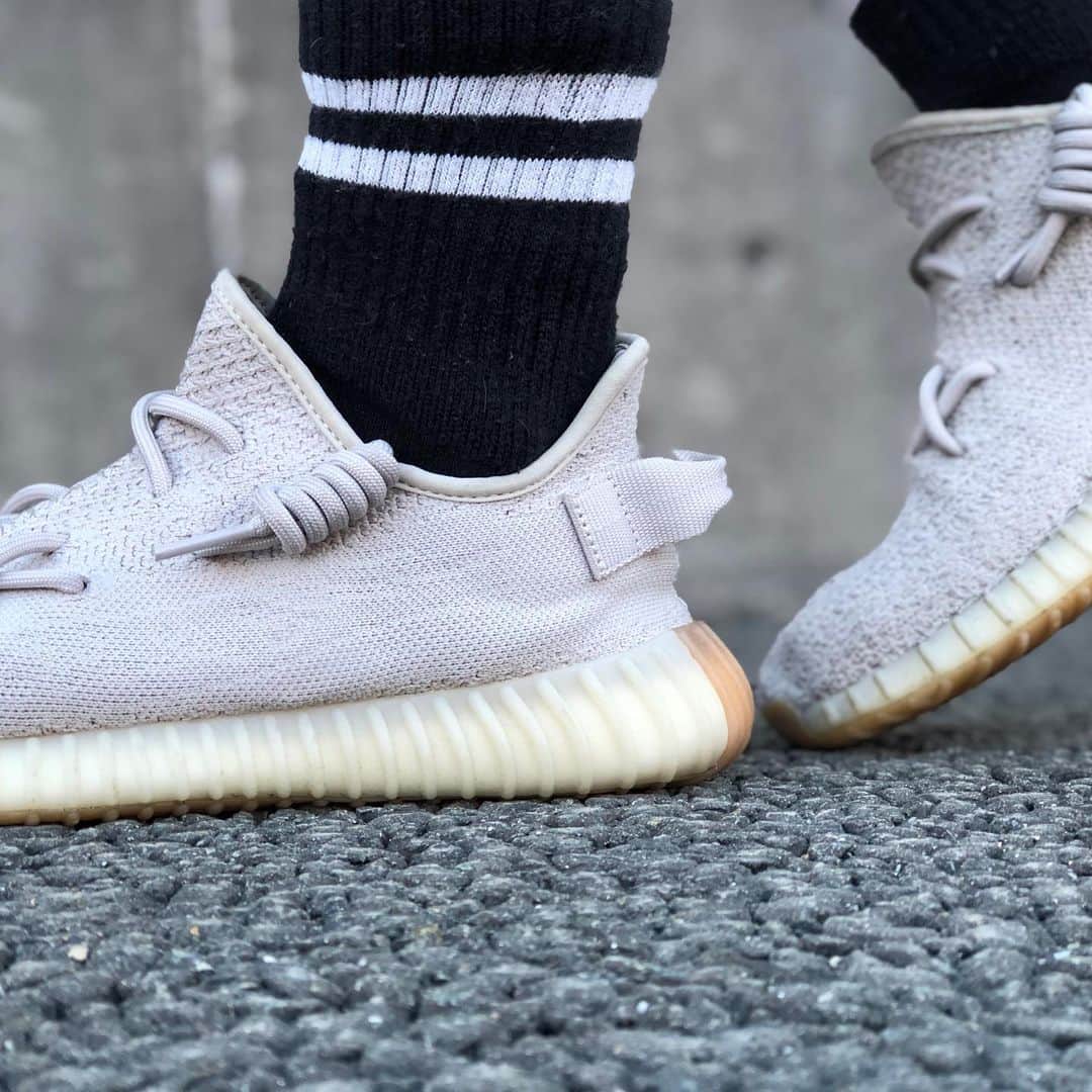 kmasafumiのインスタグラム：「・ ・ ・ ・ セサミの使い勝手よき ・ ・ ・ #adidas#yeezyboost350v2#sesami #sneaker#yeezyboost #スニーカー#スニーカー倶楽部#足元倶楽部 #足元倶楽部アディダス部門#スニコレ」