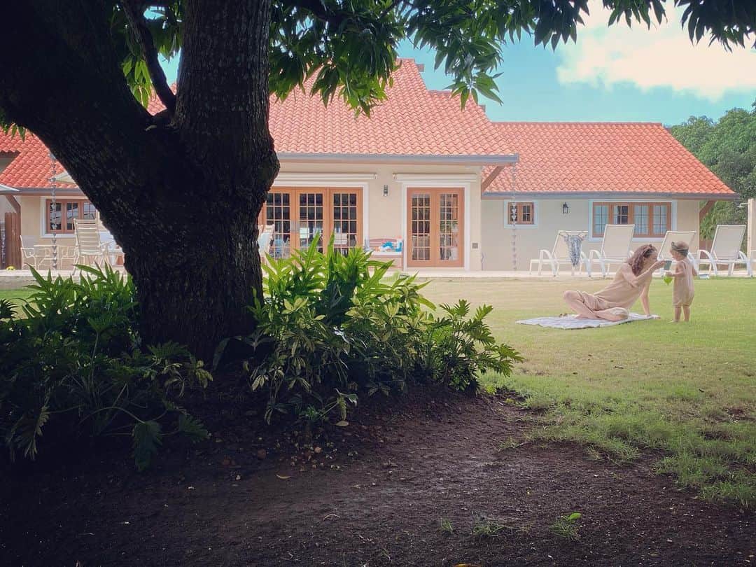 パトリック・J・アダムスのインスタグラム：「Grateful to be able to slow things right down heading into 2020. Thank you so much to @casadecampodr & @howelltalentrelations for helping us find the perfect place to do it. #casadecamporesort #dominicanrepublic🇩🇴 #travelpartner」