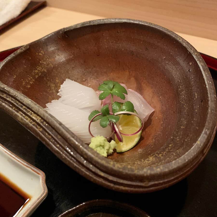 吉田美紀さんのインスタグラム写真 - (吉田美紀Instagram)「・ ・ 谷本さんのお人柄が そのままに…･:*+ 優しくほっこりとするお味を 楽しませていただきました。 ・ 最後の“すっぽんの土鍋ごはん” 最高です♡ ・ ゆったりとした素敵な時間を ありがとうございました˚⁎⁺˳✧༚ ・ ・ #japanesefood #tanimoto #yotsuya #arakicho #tokyogourmet #tokyorestaurant #多仁本 #日本料理 #四谷三丁目 #東京ミシュラン #東京グルメ #東京レストラン」2月8日 17時24分 - miki__yoshida