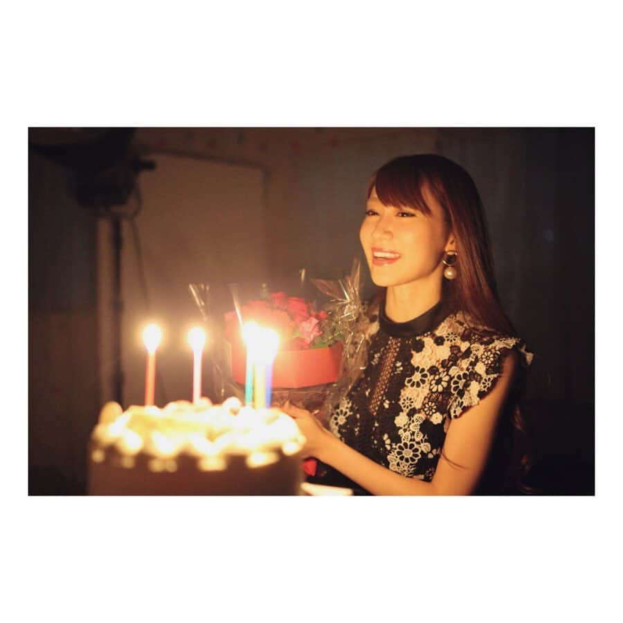 愛聖りささんのインスタグラム写真 - (愛聖りさInstagram)「. 私ごとですが、 2/4で27歳になりました🎂❤️ もうこの歳なので自分の誕生日に ワクワクもなかったんですが、 今年もこうして皆さんに お祝いして頂いて、嬉しかったです💓 毎年ありがとうございます！✨ 27歳の私もよろしくお願いします🙇‍♀️ . #mybirthday #27th」2月8日 17時29分 - risa_aise