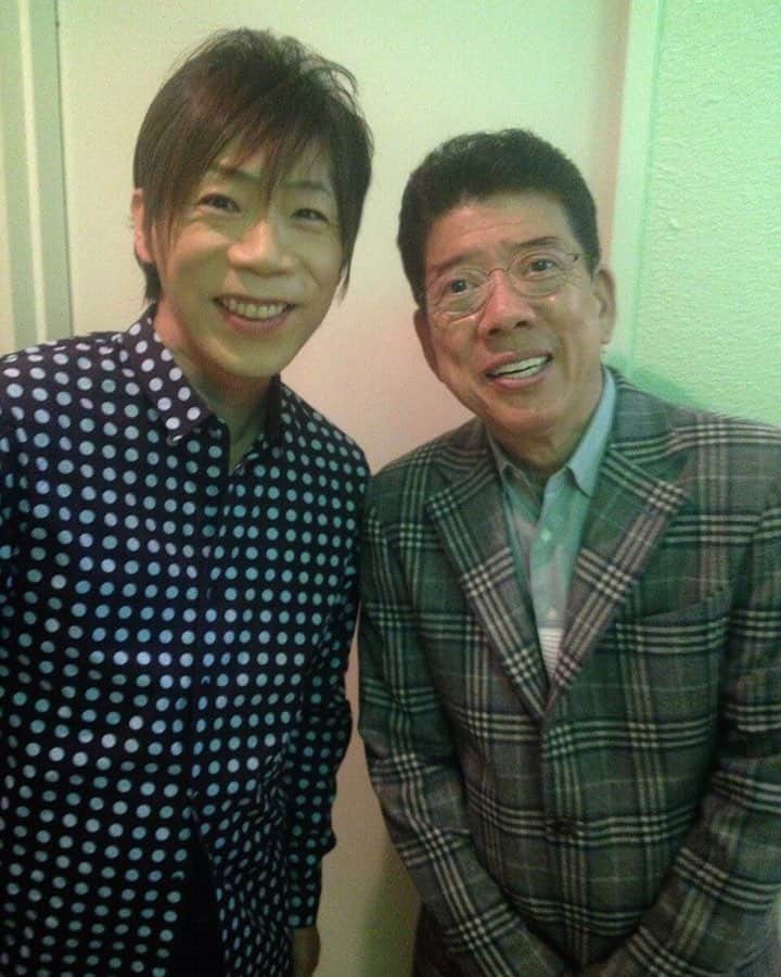 火口秀幸のインスタグラム：「キーボー&ヒデボー 師匠　恐縮です #西川きよし　様 #吉本坂46 #RED #HIDEBOH」