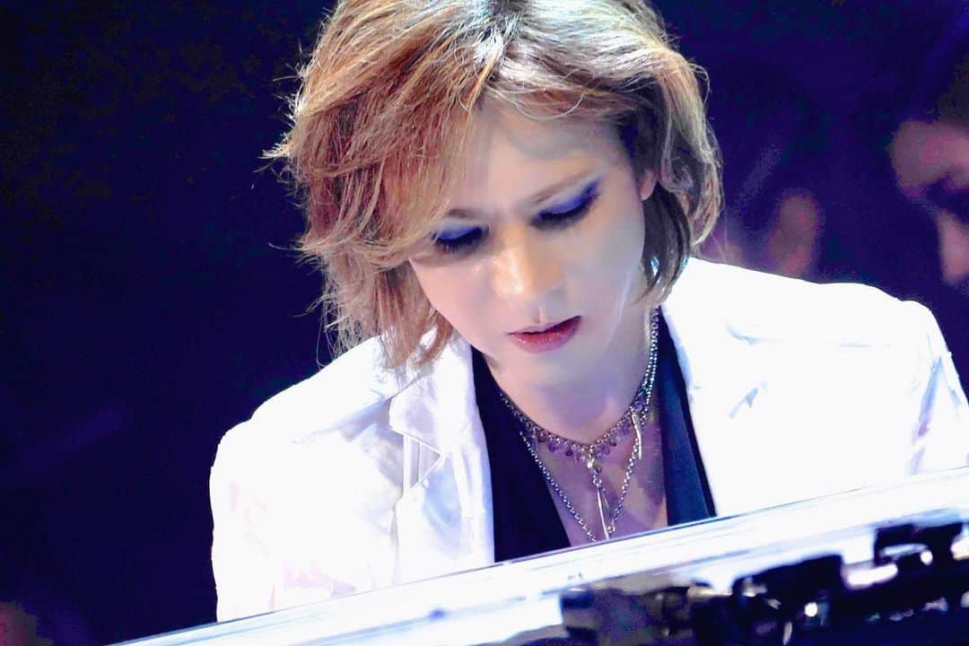 YOSHIKIさんのインスタグラム写真 - (YOSHIKIInstagram)「Hope to see you soon. Xx  #EveningWithYoshiki 2019 #yoshiki #piano #drums」2月8日 17時35分 - yoshikiofficial