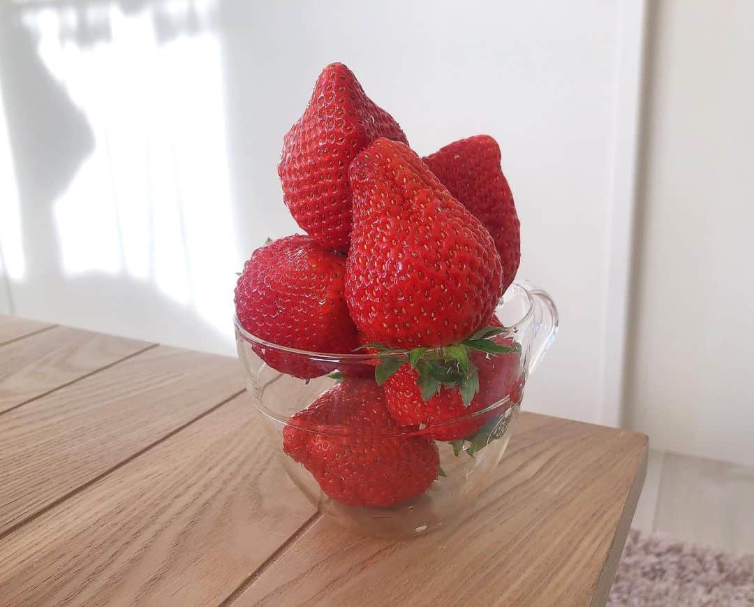 てぃーみきのインスタグラム：「🍓🍓🍓」