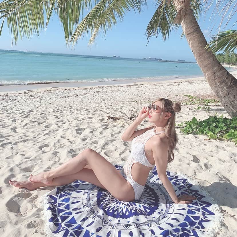 KAZUKIさんのインスタグラム写真 - (KAZUKIInstagram)「白い砂浜と真っ青な海と🍒 ＊ Kazuki #海 #砂浜 #サイパン #ビーチ #ビキニ #ビキニギャル #ギャル #オルチャン #bikini #beach」2月8日 17時38分 - kazuki_burlesque
