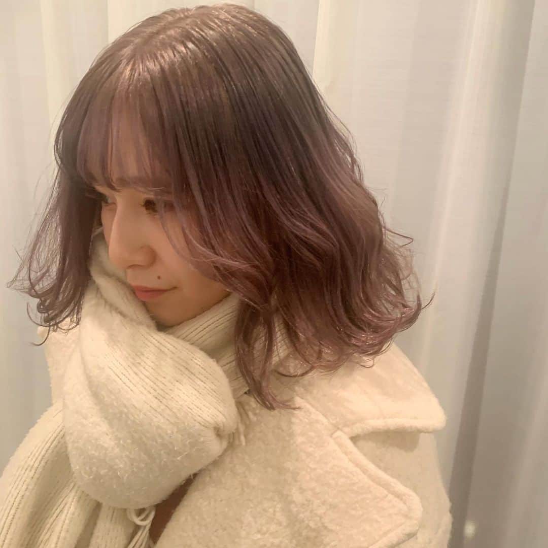 NANA HOSOYAさんのインスタグラム写真 - (NANA HOSOYAInstagram)「かわいいしほちゃん。久々の全頭ブリーチでした。いつもありがとう😊♡」2月8日 17時39分 - nana_hair_tokyo