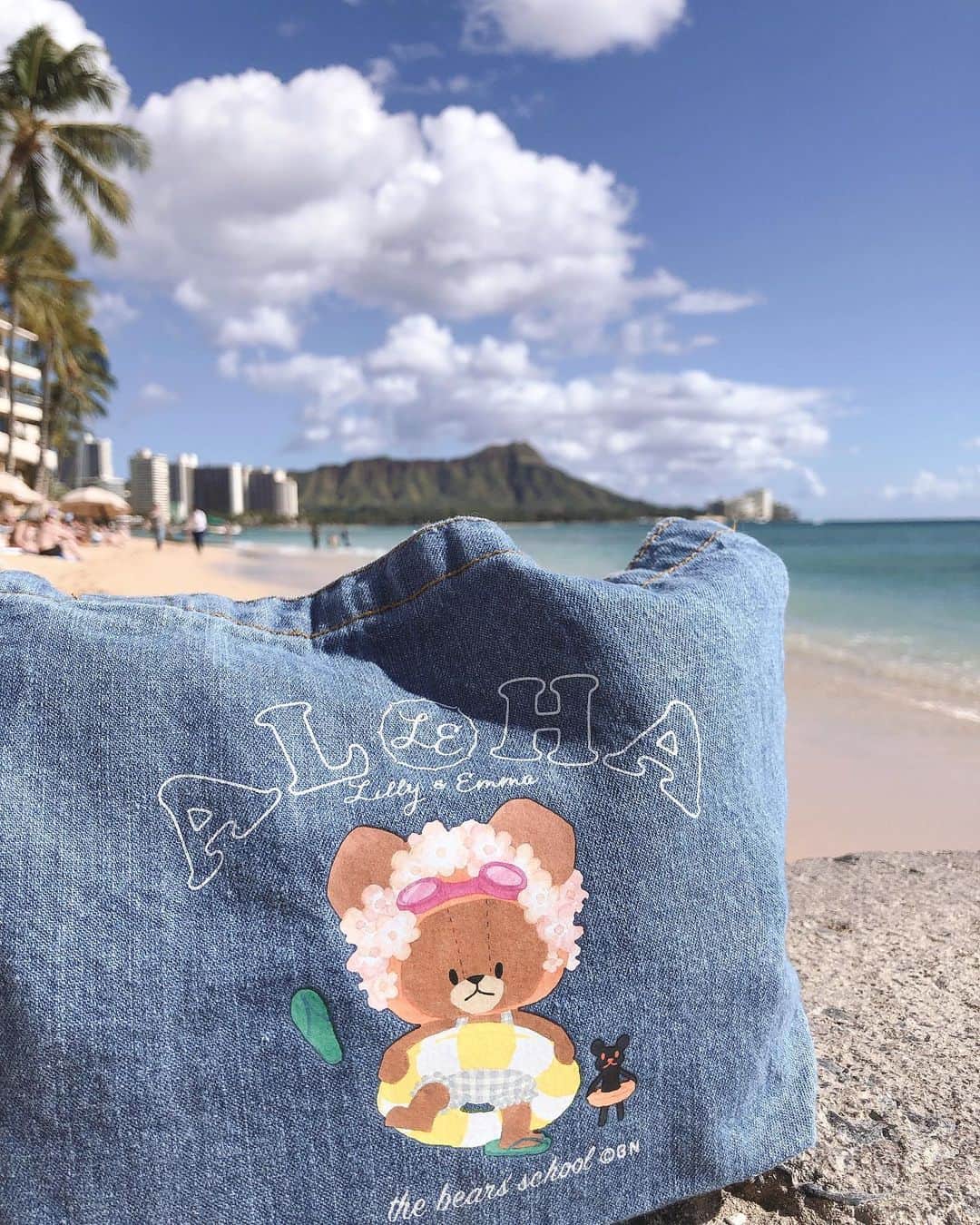 のインスタグラム：「. . Hawaii限定発売‼️ 2020年2月10日発売開始✨ . くまのがっこう×Lilly＆Emma @the_bears_school_official . 数に限りがございます🙇‍♀️ なくなり次第終了となりますのでご了承ください。 . #lillyandemma #hawaii #feelaloha #instagood #photooftheday #love #happy #aloha #ハワイ #くまのがっこう #コラボ #ハワイ好き #ハワイ好きな人と繋がりたい」