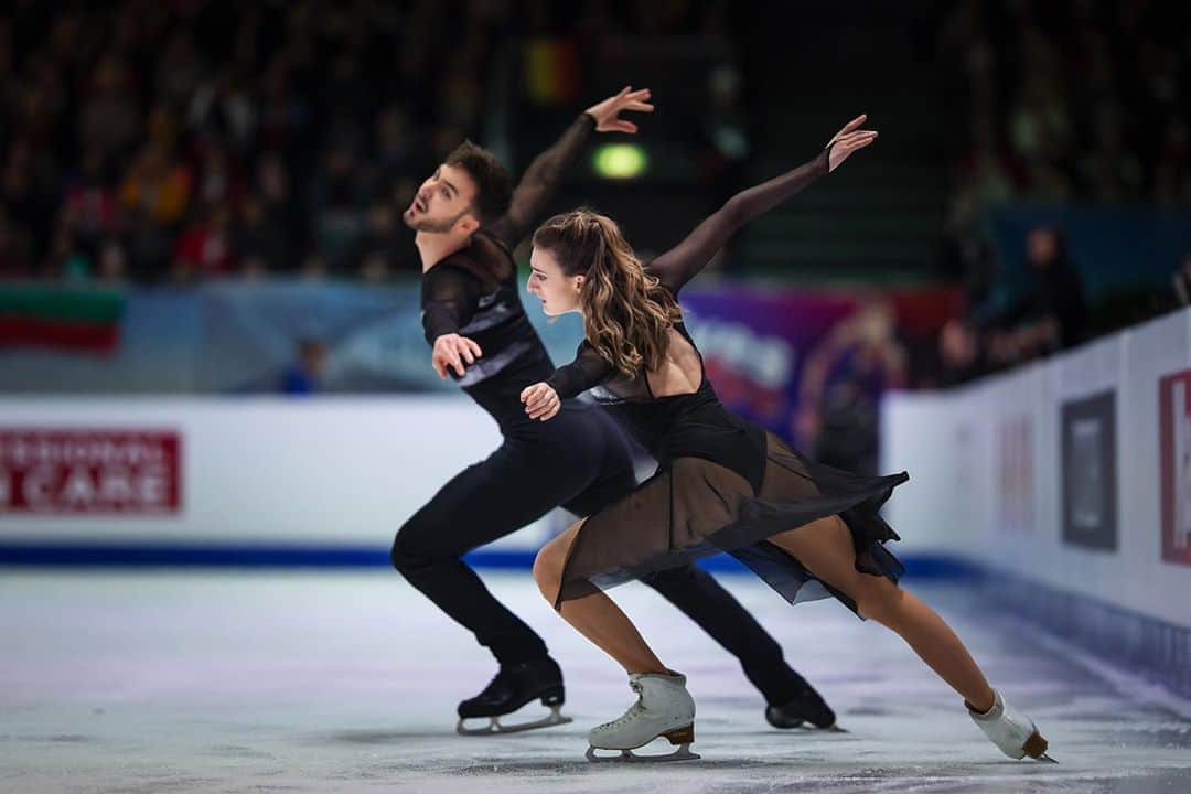 ギヨーム・シゼロンのインスタグラム：「« How could I forget that? I could never forget that I could never forget you » @forestblakk  Thanks @isufigureskating for the pics 📸 @jmfotoz」