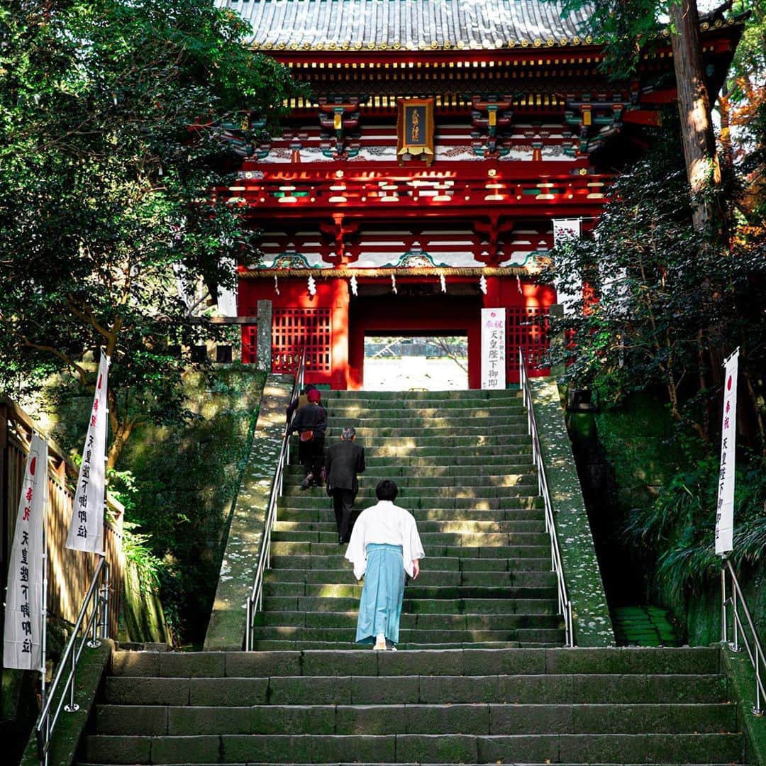 Hanako公式さんのインスタグラム写真 - (Hanako公式Instagram)「【#HanakoTravel】﻿ 📍今回は静岡県・静岡市でご縁めぐり。旅したのは @6151さん。﻿ ﻿ 二峠六宿、旅人を癒す東海道で「しずおか東海道ご縁めぐりスタンプラリー」を体験しました！久能山山頂にある〈久能山東照宮〉からの景色は格別⛩🌿スタンプ集めも絶景巡りも、一日では足りないと感じるほど楽しめました！﻿ ﻿ #Hanako #Hanako_magazine #カメラ女子 #女子旅 #タビジョ #山形旅 #山形旅行 #静岡グルメ #静岡カフェ #静岡市カフェ #久能山東照宮 #shizuoka #久能山 #静岡観光﻿ ﻿ 📣# Hanakotravel では4人のインスタグラファーが国内外のいろいろな土地を旅して、誌面とInstagramの両方で素敵な写真をお届しています。」2月8日 18時11分 - hanako_magazine