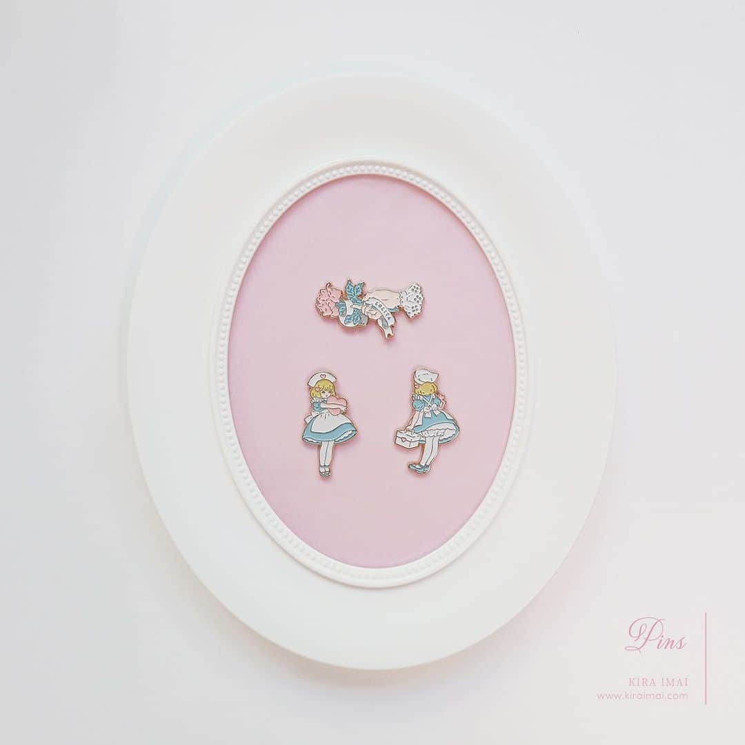今井キラのインスタグラム：「𝑁𝑒𝑤﻿ Pins﻿ ﻿ 額に入れて飾っても可愛いピンズ。全部で3種類。﻿ ﻿ ♡﻿ ﻿ Weekend PARLORのアイテムは﻿ イベント終了後にWebStoreにも入荷します﻿ ﻿ 🅴🆅🅴🅽🆃﻿ Weekend PARLOR﻿ 3/4(水)~3/10(火)﻿ 伊勢丹新宿店本館２階=イーストパーク/プロモーション﻿ ﻿ 📞お問い合わせ先﻿ 伊勢丹新宿店 大代表 03-3352-1111（代表）﻿ 午前10時~午後8時 ※店舗休業日を除く﻿ ﻿ #weekendparlor #kiraimai #pins #sweetlolita #lolitafashion #kawaii #ロリータ」