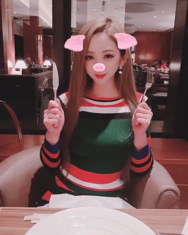 立花アヤカのインスタグラム：「これ食べたな〜あれ食べたいな〜って考えてる時がいちばん幸せな時かもです💞 ． 今はダイエット期間なので食べものしか考えれません DMでご飯はもーいいとか言ってくる人黙ってください #すみません ． ． ． ． ． #カイザー #カイザーグループ  #クラブミラノ #ミラノ  #京都 #祇園 #キャバクラ #キャバ嬢 #ホステス #飲み屋 #夜職 #水商売  #kaiser #kaiser_group #milano  #japan #kyoto #gion」