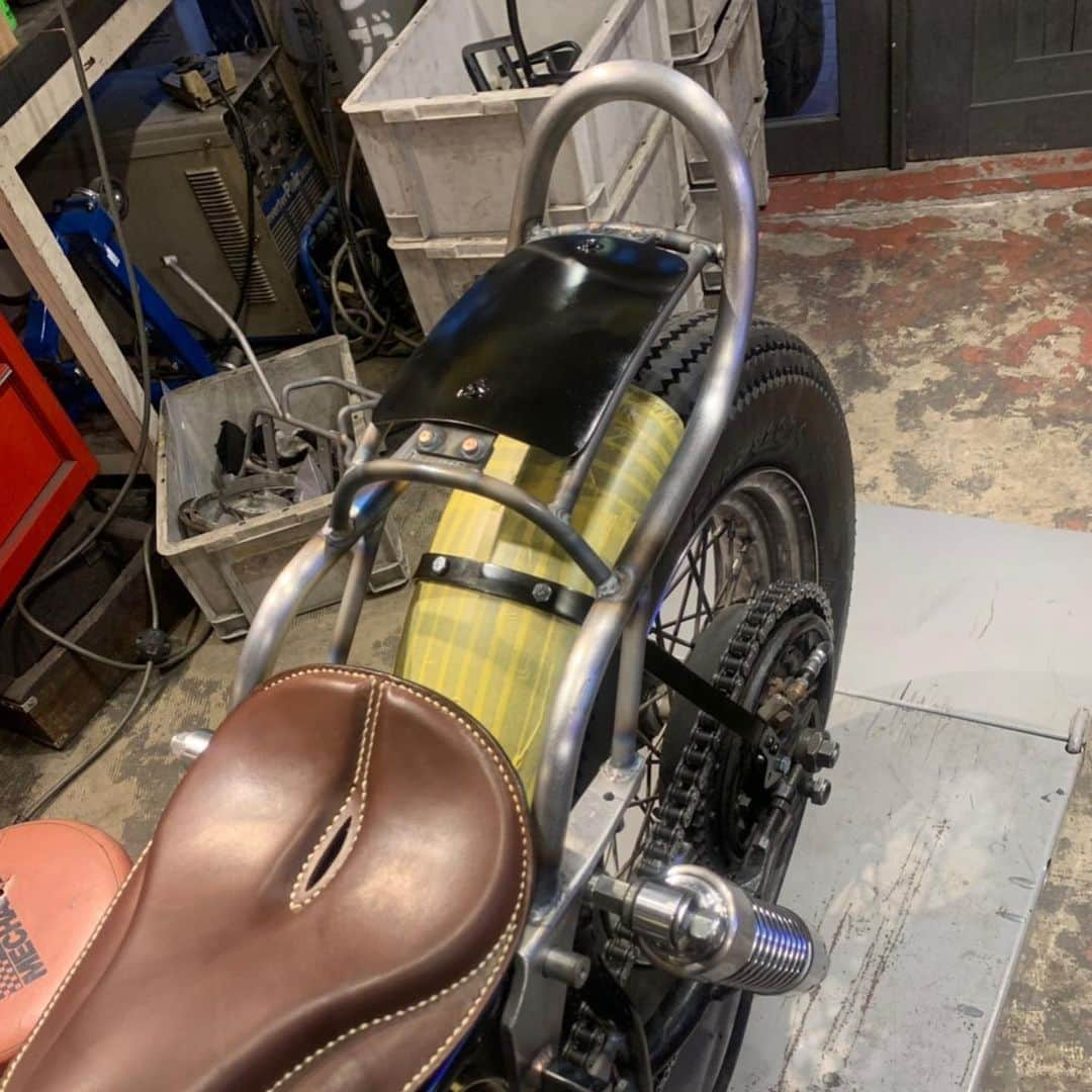 伊勢谷友介さんのインスタグラム写真 - (伊勢谷友介Instagram)「Work in progress of my early shovel. #cherryscompany is making luggage carrier and second seat.  I don't think it's common to build this kind of carrier for fully custom bobber. but I want ride this Early  shovel for turing ,shopping ,and dating. because my other big motorcycles are single seats.  #cherryscompany  #hoppingshower  #stupidcrown  #workinprogress  #earlyshovel  #earlyshovelhead  #earlyshovelbobber  #harleydavidson  #harley_davidson  #harleylifestyle」2月8日 18時32分 - iseya_yusuke