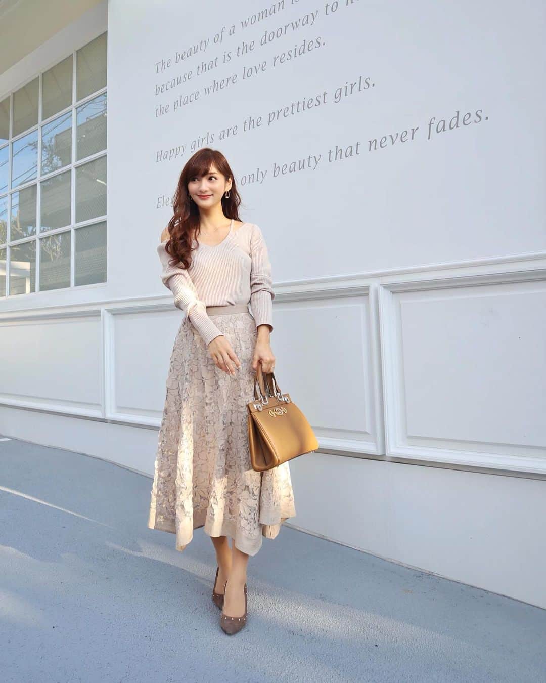 加藤瑠美さんのインスタグラム写真 加藤瑠美instagram スリットが入ったvネックニット シンプルで使えるし素材もふわふわで気持ちいいよん Knit Mercuryduo マーキュリーデュオ Skirt Jusglitty ジャスグリッティー Bag Gucci グッチ Coordinate