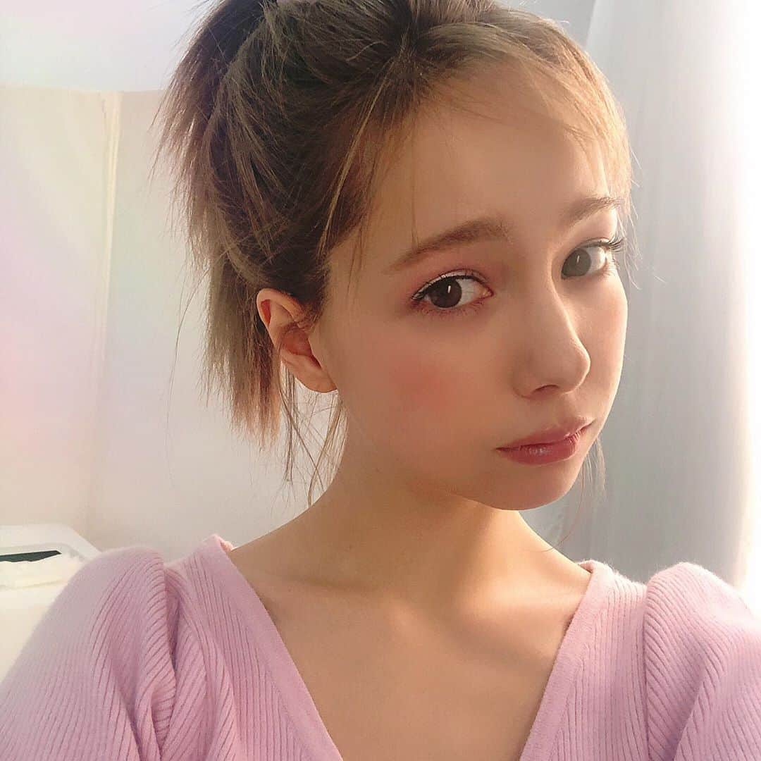柴田あやなのインスタグラム：「発売中のbis 載ってるので見つけてくださいっ ４ページ…😭❤︎」