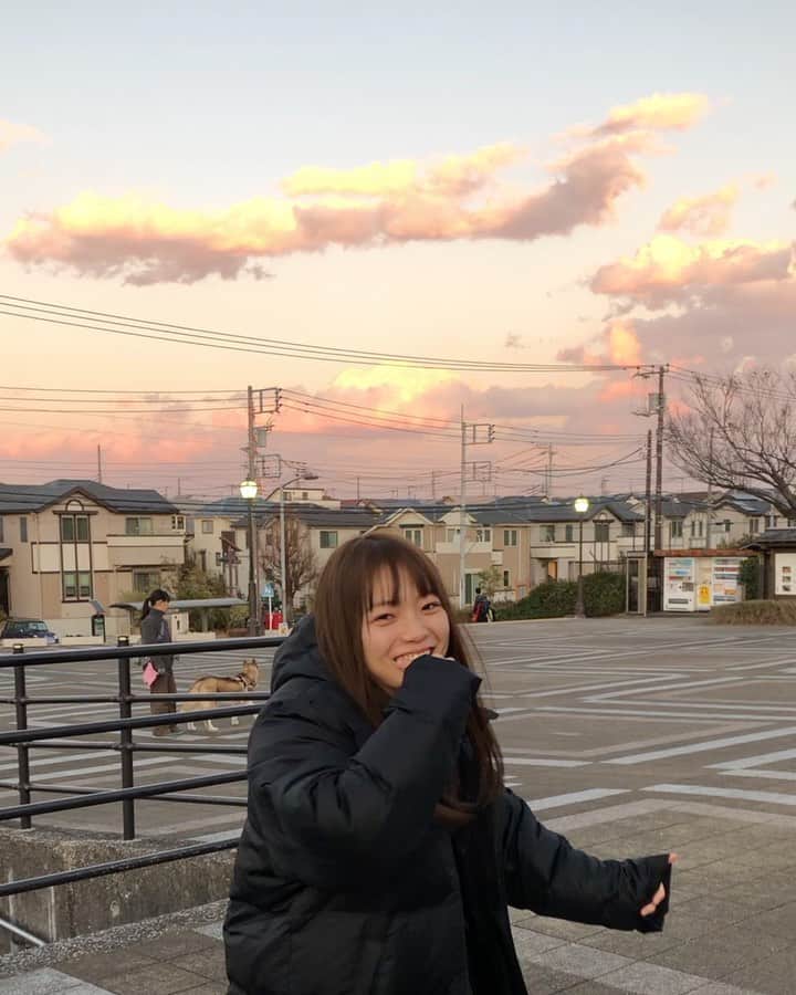 村田寛奈のインスタグラム：「短編映画、撮影終了です 本当に皆さん、ありがとうございます たくさんの力に支えていただき ずっと楽しかったです スタッフの皆さん、寒い中、毎日睡眠も少ない中、本当にお疲れ様でした そして協力してくれたファンの皆さん、完成をぜひ楽しみにしていてください  @yusukeokawa さんの真似 #videographer#教えてもらったから#やってみた #通りすがりの子供の顔よ」
