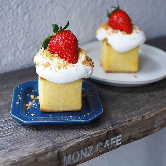 UWASAさんのインスタグラム写真 - (UWASAInstagram)「.⠀ 【#uwasa_東京】⠀ 東京・門前仲町にある「MONZ CAFE」をご紹介🎉✨⠀ MONZ CAFEは、民家を改装したお洒落な雰囲気のカフェです☕️🌿⠀ お写真は、「苺のベイクドケーキ」です🍰💞⠀ しっとり、ぎっしりとしたベイクドケーキの上には、ふわふわクリームと苺をトッピング🍓⠀ 実は、濃厚なベイクドケーキの中にもう1つ苺が隠れています😳💓⠀ ベイクドケーキは、季節変わりの人気メニューなので、ぜひこまめにチェックしてみてくださいね🙆‍♀️👌⠀ ＊⠀ MONZ CAFE👉(@monzcafe)⠀ ＊⠀ ↓素敵なアカウントはこちら⠀ [photo by:@tetsuya_ao2]⠀ ＊⠀ <<✏️=========================>>⠀ グルメに関する素敵なお写真を⠀ 厳選してご紹介しています📷🌈⠀ 【 @uwasa_gourmet 】 or 【 #uwasa 】⠀ をタグ付けであなたの投稿が⠀ Instagramや記事で紹介されちゃうかも👀🎉⠀ 皆さんの素敵なご投稿お待ちしています🌸⠀ <<=========================🔎>>⠀ ＊⠀ #東京 #東京グルメ #東京スイーツ #東京カフェ #門前仲町 #門前仲町グルメ #monzcafe #スイーツ #カフェ好きな人と繋がりたい #カフェ #カフェ好き #いちご #苺 #ストロベリー #strawberry #スイーツ好きな人と繋がりたい #グルメ好きな人と繋がりたい #カフェスタグラム #いちご #いちごスイーツ #食べ歩き #散歩 #かわいい #おやつ #ショートケーキ #美味しい #カフェ散歩 #いちご好き」2月8日 19時00分 - joshime_gourmet