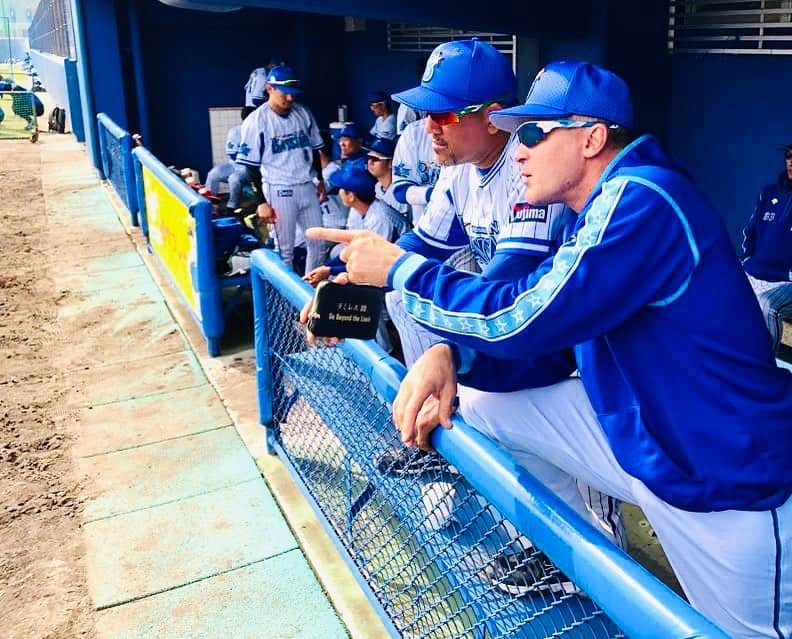 のインスタグラム：「@omarvizquel13 and I talking about the differences between #mlb and #japanesebaseball #ramichanlegendinjapan ! Leave a comment about it if you know the difference!! #futurehalloffamer」