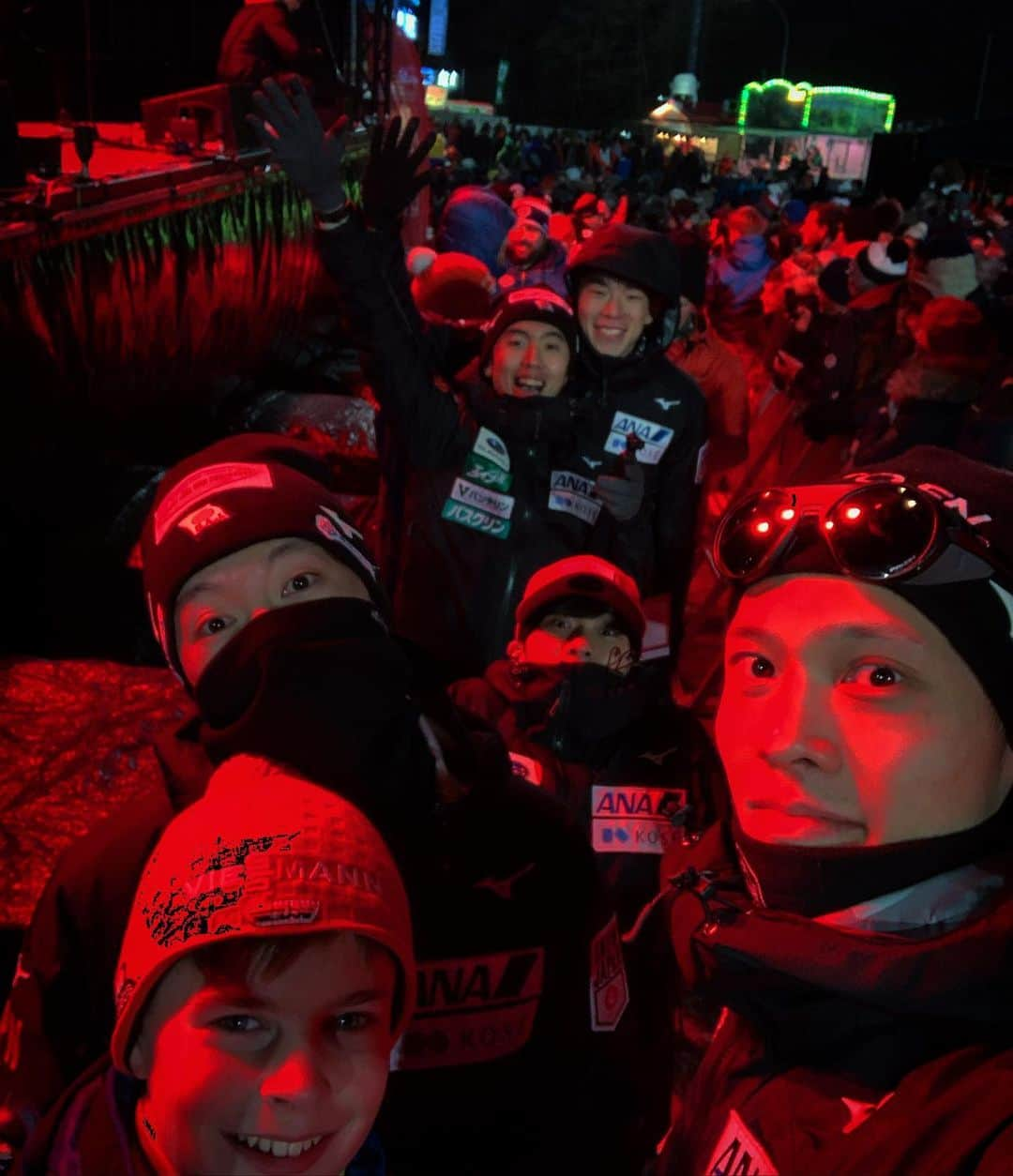 竹内択さんのインスタグラム写真 - (竹内択Instagram)「Willingen🇩🇪🍻潤志郎こわ。笑 @junshirokobayashi @yukiyasato @skijumpnaoki @ke1sat0  #itoen #伊藤園 #densen #デンセン #washimori #神仏の鷲森 #bwt #oakley #fruitswax #superfeet #teamtaku #tt #fisskijumping #skijumping #チームtaku #チームタク #スキージャンプ #takutakeuchi #竹内択 @teamtakuofficial @besserwasser @oakleyjapan @superfeet @fruitwaxofficial」2月8日 19時26分 - taqtakeuchi