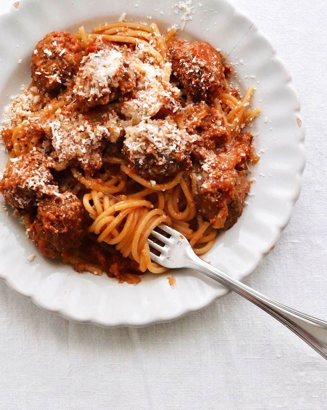 樋口正樹さんのインスタグラム写真 - (樋口正樹Instagram)「Spaghetti and Meatballs. . 夜ごはんパスタ 少し崩れぎみの ミートボールの スパゲッティー🍝 . . #ミートボール #スパゲッティ #パスタ部 #spaghettiandmeatballs #polpettine #italianmeatballs #meatball #spaghetti #italianfood #topitalianfood #pastalover #lovepasta #pastaitaliana #cucinaitaliana #iloveitalianfood」2月8日 19時23分 - higuccini