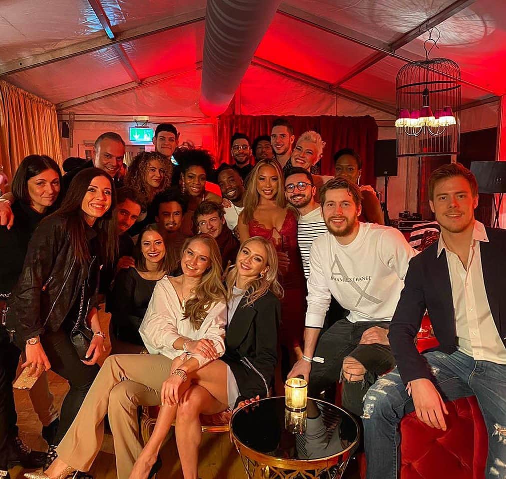 イヴァン・リギーニのインスタグラム：「Dream team 💎@artonicemagic 🤍  #aoi #artonice2020 #family #fun #iman #imanfamily」