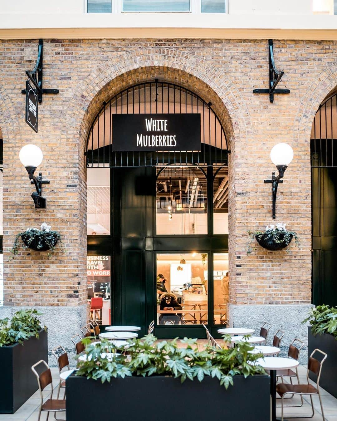 @LONDON | TAG #THISISLONDONさんのインスタグラム写真 - (@LONDON | TAG #THISISLONDONInstagram)「✨ NEW OPENING ✨ @MrLondon & @alice.sampo starting the day at the *new* @whitemulberries in #HaysGalleria in #LondonBridge. 🥰 Gorgeous  @allpressespresso coffee ☕️ as well as vegan super smoothies such as Blueberries, Avocado, Chia & Agave. Try the Sunny Side Eggs 🍳 Portobello Mushroom, Crispy Pancetta, Avocado + Truffle Oil. Insane 👌🏼 VG and V options aplenty. And the banana bread is out of this world! 🤩 Once you’ve finished, you’re next to the iconic TowerBridge and #HMSBelfast. Enjoy. 📸📸 ___________________________________ #thisislondon #londoncoffeeshops #londonbrunch #londonfood #londoncoffee #london #londonlife #londonreviewed」2月8日 19時29分 - london